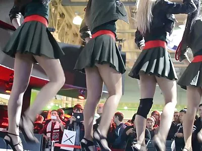 Gonzo-Porno-Video mit einem kurvigen brünetten Pornostar kostenlose sexfilme mit reifen frauen