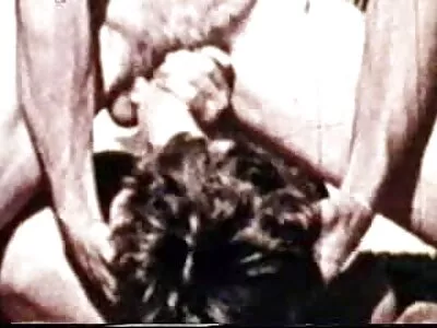 Flexible Teenager-Hacke macht Spagat auf seinem dicken Schwanz reife frauen porno film