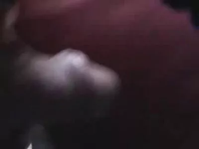 Braunhaarige Schönheit kostenlose sexvideos reife frauen genießt harten Vaginalsex